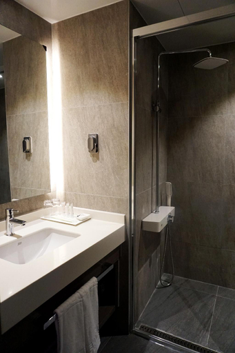 Bathroom 4, Mudeung Park, Buk
