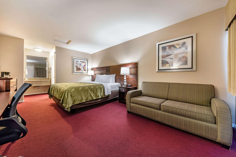 Bedroom 4, Quality Inn (Monterrey), Monterey