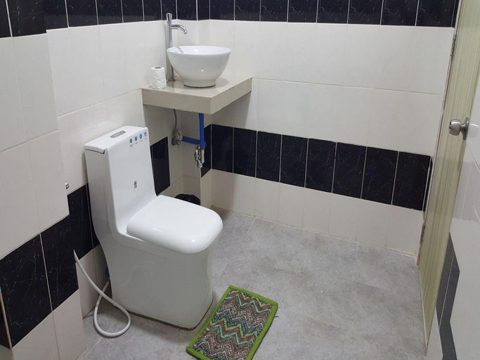 Bathroom, Seaslugs Travellers Inn, El Nido