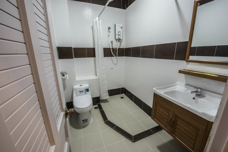 Bathroom 5, Phnom Penh Le Vincent Hotel, Phnom Penh