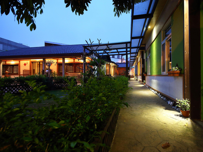Exterior & Views