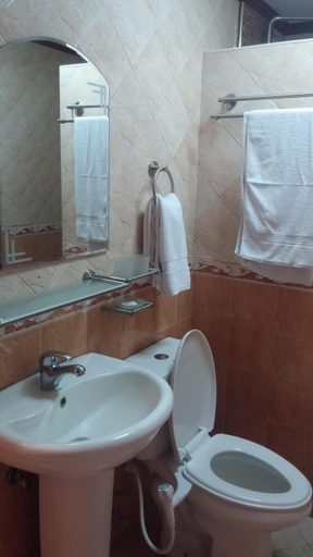 Bathroom 4, Swiss Chalet, Mabalacat