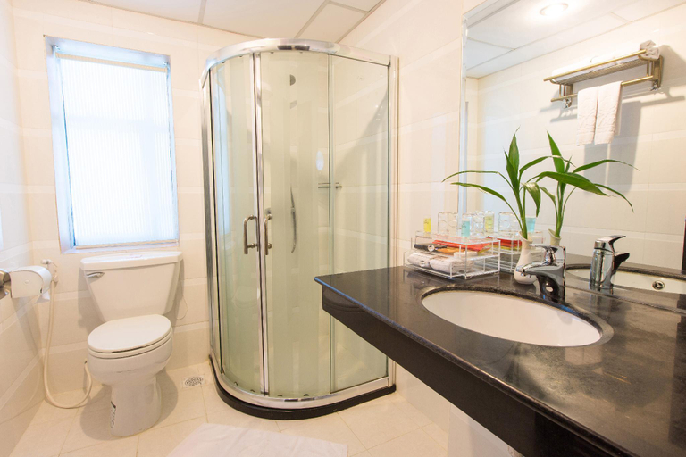 Bathroom 4, Cardamom Hotel & Apartment, Phnom Penh