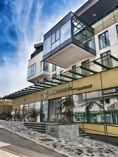 Exterior & Views 11