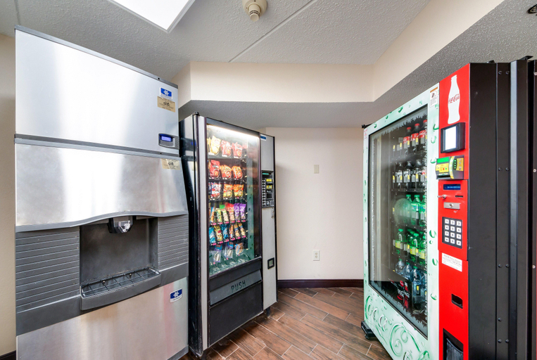 Food & Drinks 5, Red Roof Inn Laredo, Webb