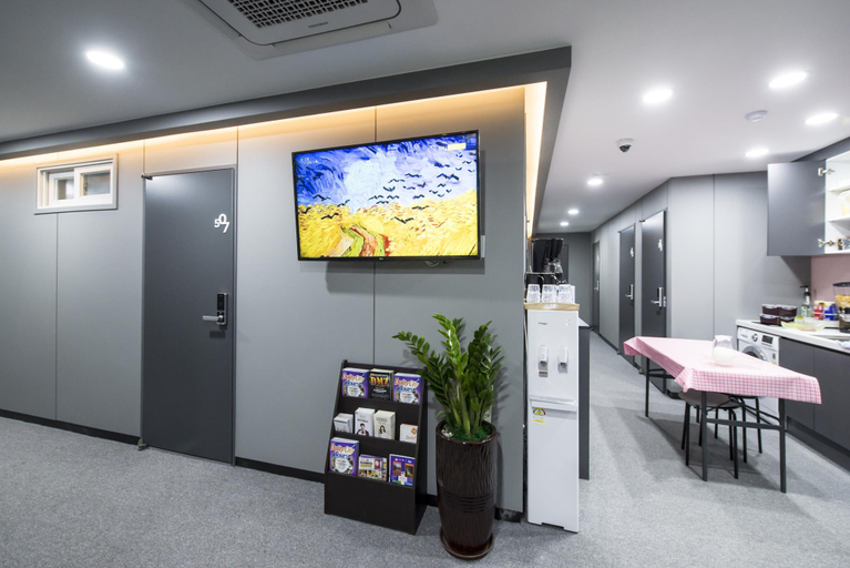 Public Area 3, Philstay Myeongdong Metro, Jung