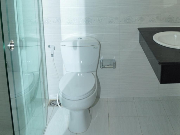 Bathroom, Travidat Hotel, Da Nang
