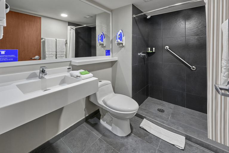 Bathroom 5, City Express By Marriott Tapachula, Tapachula