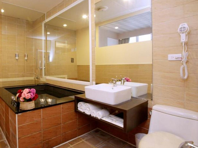 Bathroom 5, Courier Station, New Taipei City