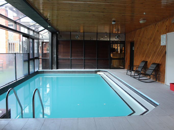 Sport & Beauty, Grosvenor Motor Inn, Hamilton