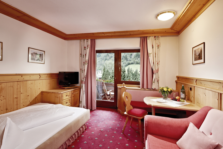Bedroom 3, Relais & Chateaux Spa Hotel Jagdhof, Innsbruck Land