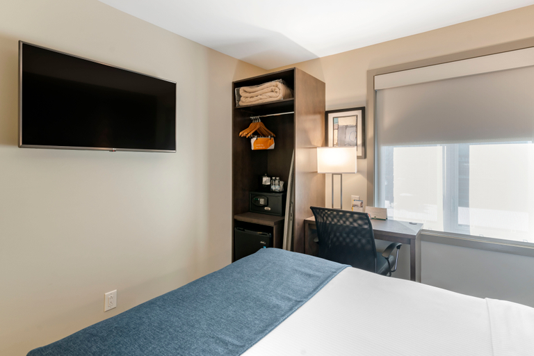 Bedroom 3, Quality Inn Centre-Ville, Montréal