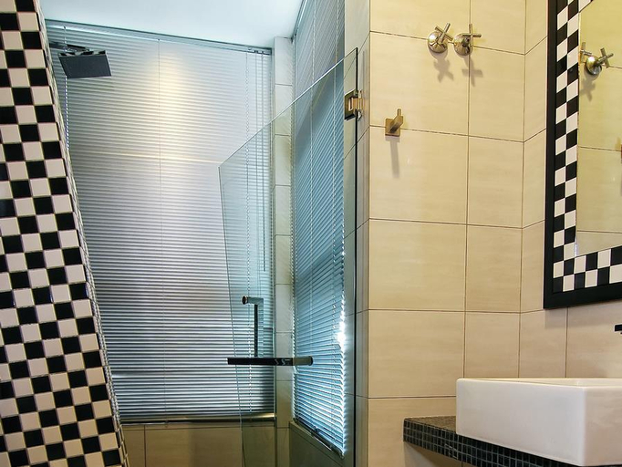 Bathroom 4, Courtyard @ Heeren Boutique Hotel, Malacca City