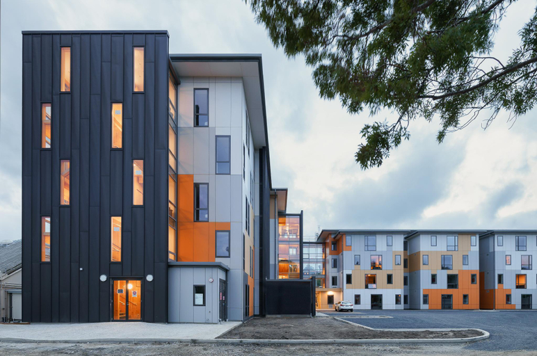Exterior & Views