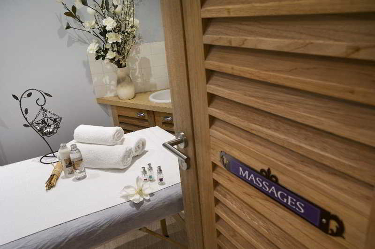 Bedroom 3, Le Domaine de Cramphore, Loire-Atlantique