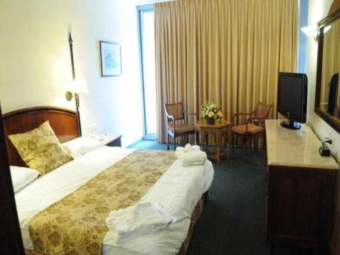 Bedroom 2, Golden Crown Hotel