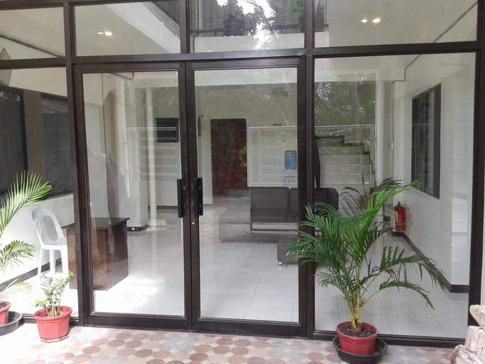 Public Area 2, Luna Oslob Travellers Inn, Oslob
