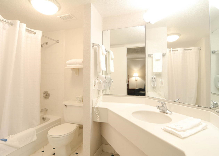 Bathroom 4, Relax Inn Little Rock, Pulaski