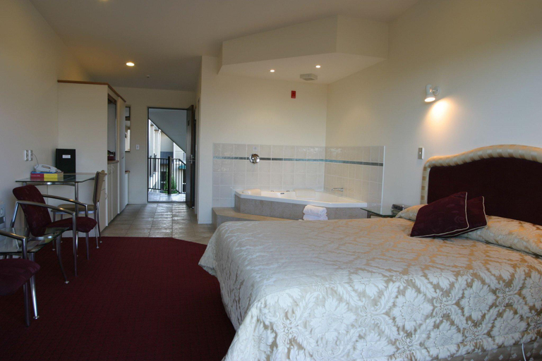 Bedroom 2, Chantillys Motor Lodge, Taupo