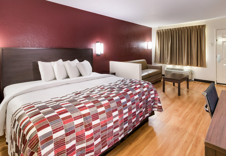 Bedroom 3, Red Roof Inn & Suites Commerce - Athens, Banks