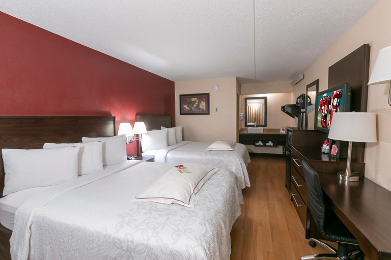 Bedroom 5, Red Roof PLUS+ Baltimore North - Timonium, Baltimore