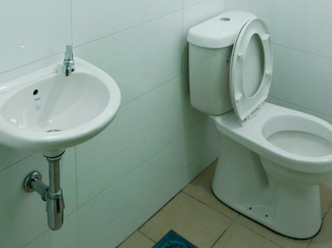 Bathroom 4, Green Hotel, Sabak Bernam