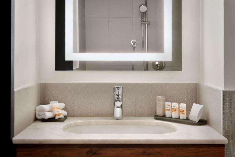 Bathroom 4, La Quinta Inn and Suites Times Square South, New York