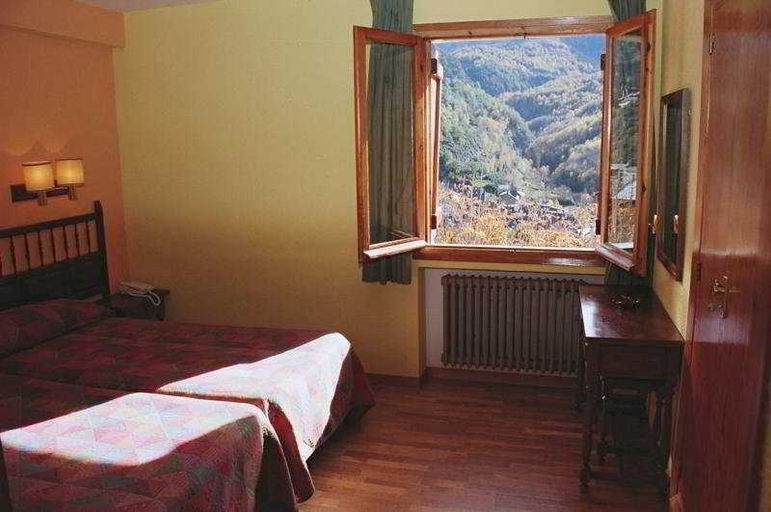 Bedroom 3, Hotel Vicente, Huesca