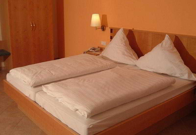 Bedroom 3, mD-Hotel Sonne, Karlsruhe