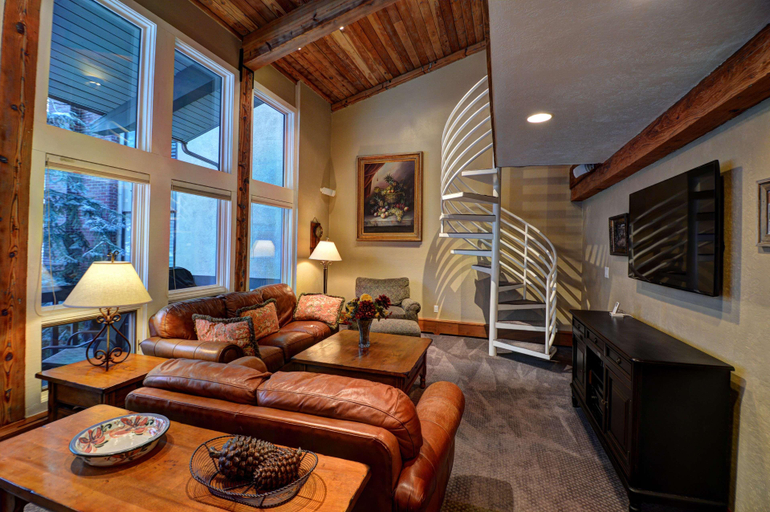 Public Area, Laurelwood Condominiums, Pitkin