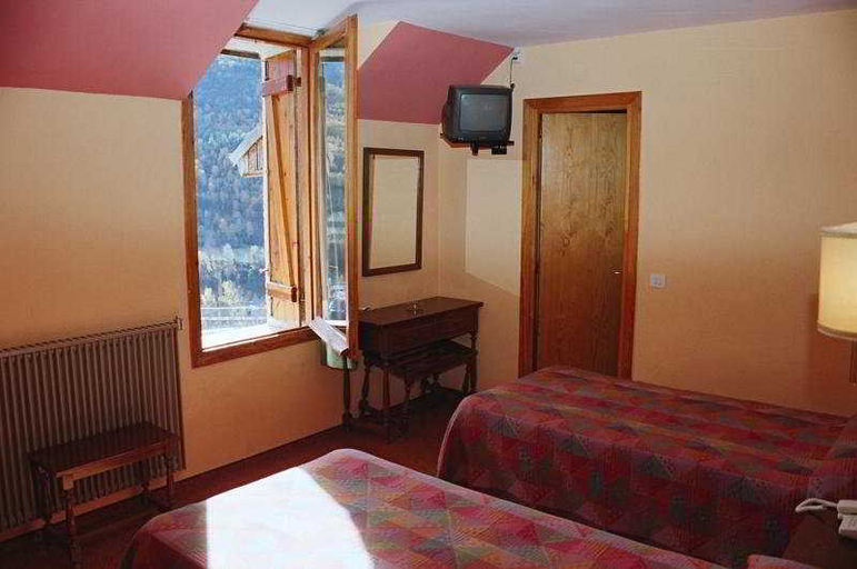 Bedroom 2, Hotel Vicente, Huesca