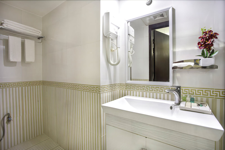 Bathroom 3, Hotel Highgarden, Dhaka