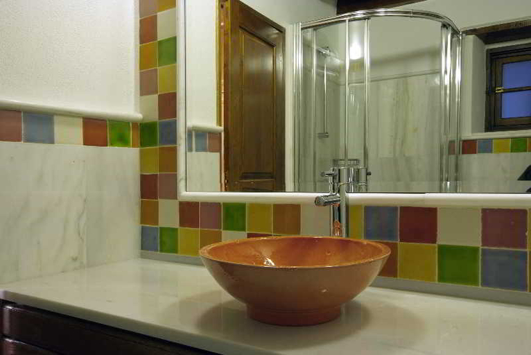 Bathroom, Malvasia, Peloponnese