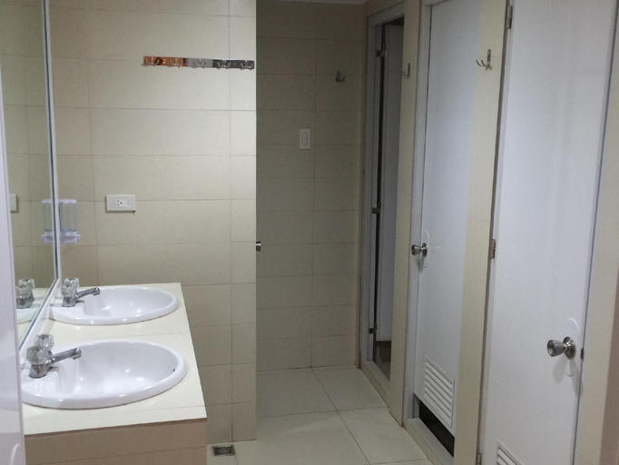 Bathroom 5, Stone House Hotel Pasay, Pasay City