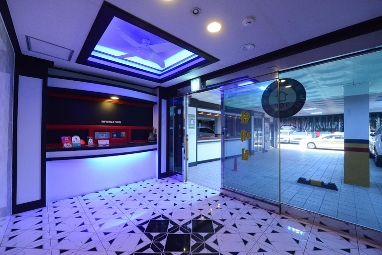 Public Area 2, Top Motel, Dong