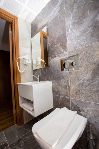 Bathroom 5, Golden Street Hotel, Beyoğlu