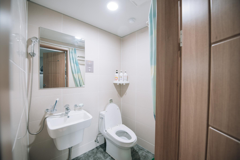 Bathroom 3, Midtown Hostel Daegu, Buk