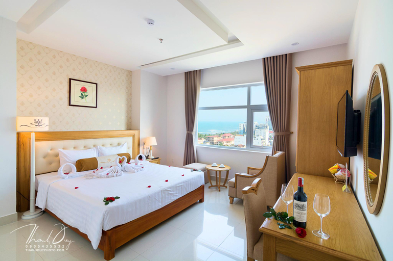 Bedroom 3, Royal Ocean Hotel, Da Nang