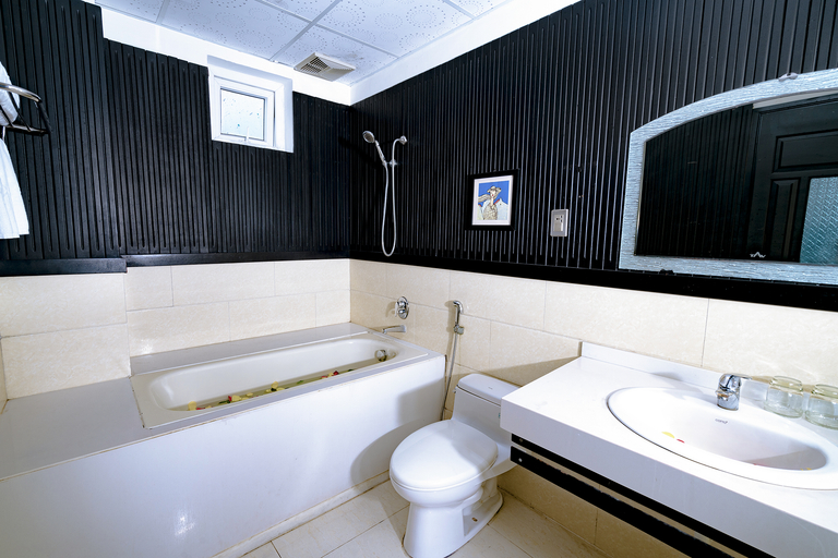 Bathroom, Adina Hotel, Da Nang