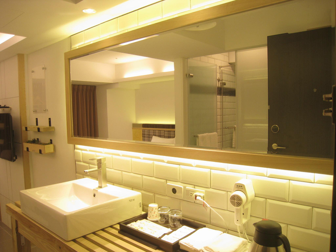 Bathroom 4, Formosa Boulevard Station Garden Hotel, Kaohsiung