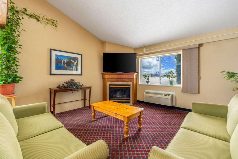 Public Area 2, Rodeway Inn Milaca, Mille Lacs