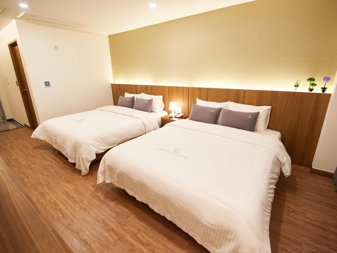 Bedroom 5, Shin Shin Hotel, Busanjin
