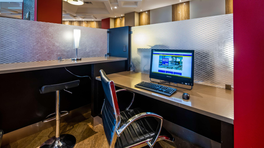 Public Area 4, DoubleTree by Hilton Windsor Hotel & Suites, Essex