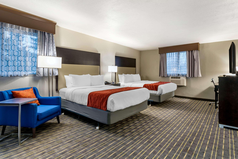 Bedroom 3, Comfort Inn & Suites Tigard near Washington Square, Washington