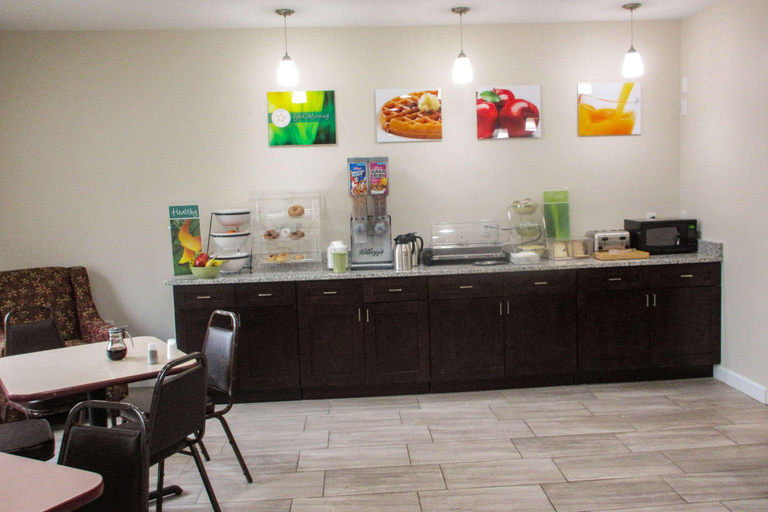 Others 5, Quality Inn Sawyer, Berrien