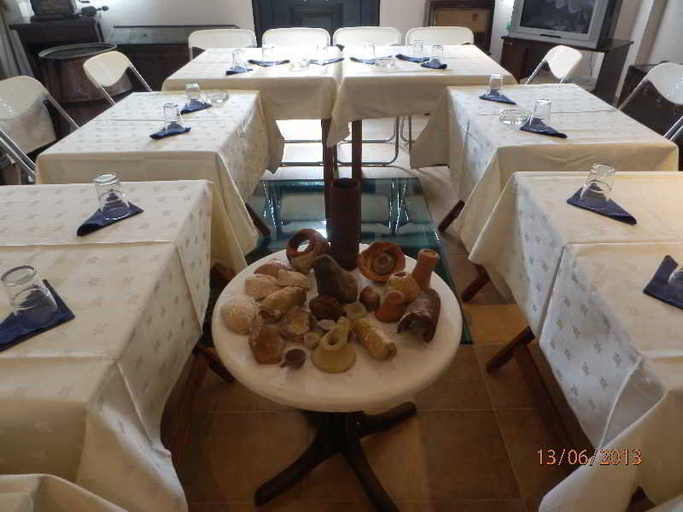Food & Drinks, Irides Luxury Studios & Apartments, Attica