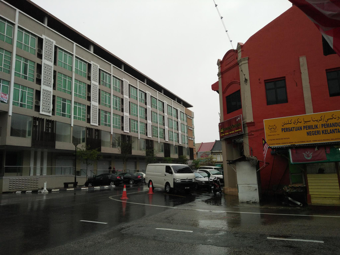 Exterior & Views