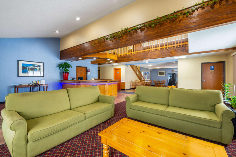 Public Area 2, Rodeway Inn Milaca, Mille Lacs
