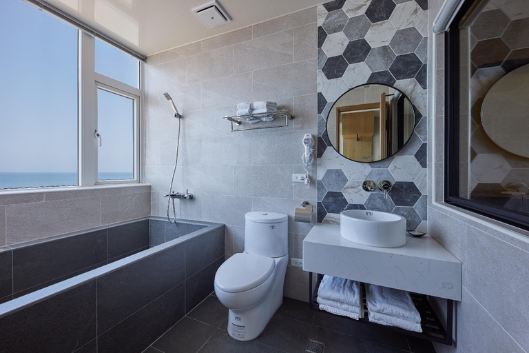 Bathroom 3, The North Coast Inn, New Taipei City