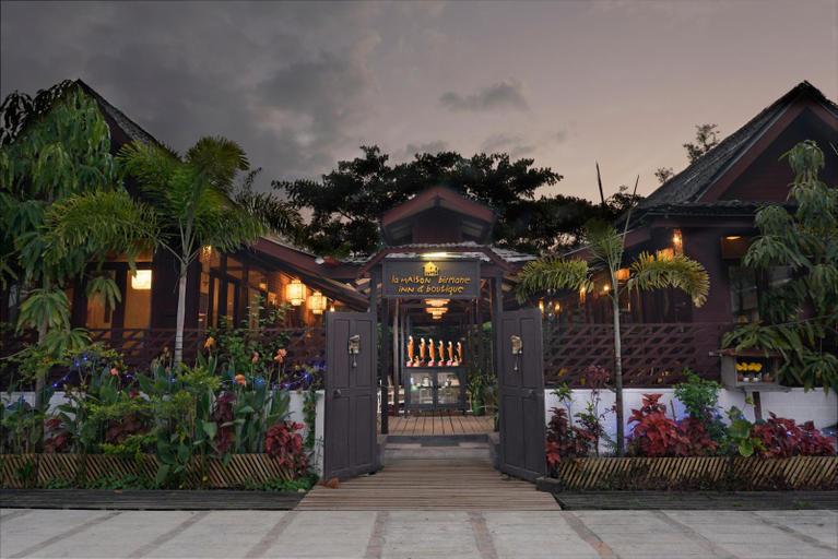 Exterior & Views